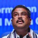 তীব্র আন্দোলনের মুখে শিক্ষামন্ত্রীর পদত্যাগ
