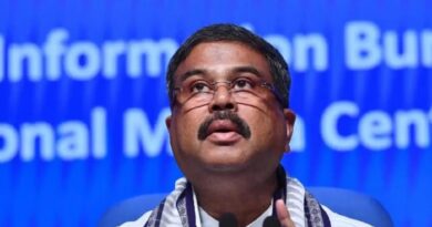 তীব্র আন্দোলনের মুখে শিক্ষামন্ত্রীর পদত্যাগ