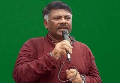 অল্পের জন্য রক্ষা পেলেন হুইপ দুলু, অস্ত্রধারী যুবক আটক